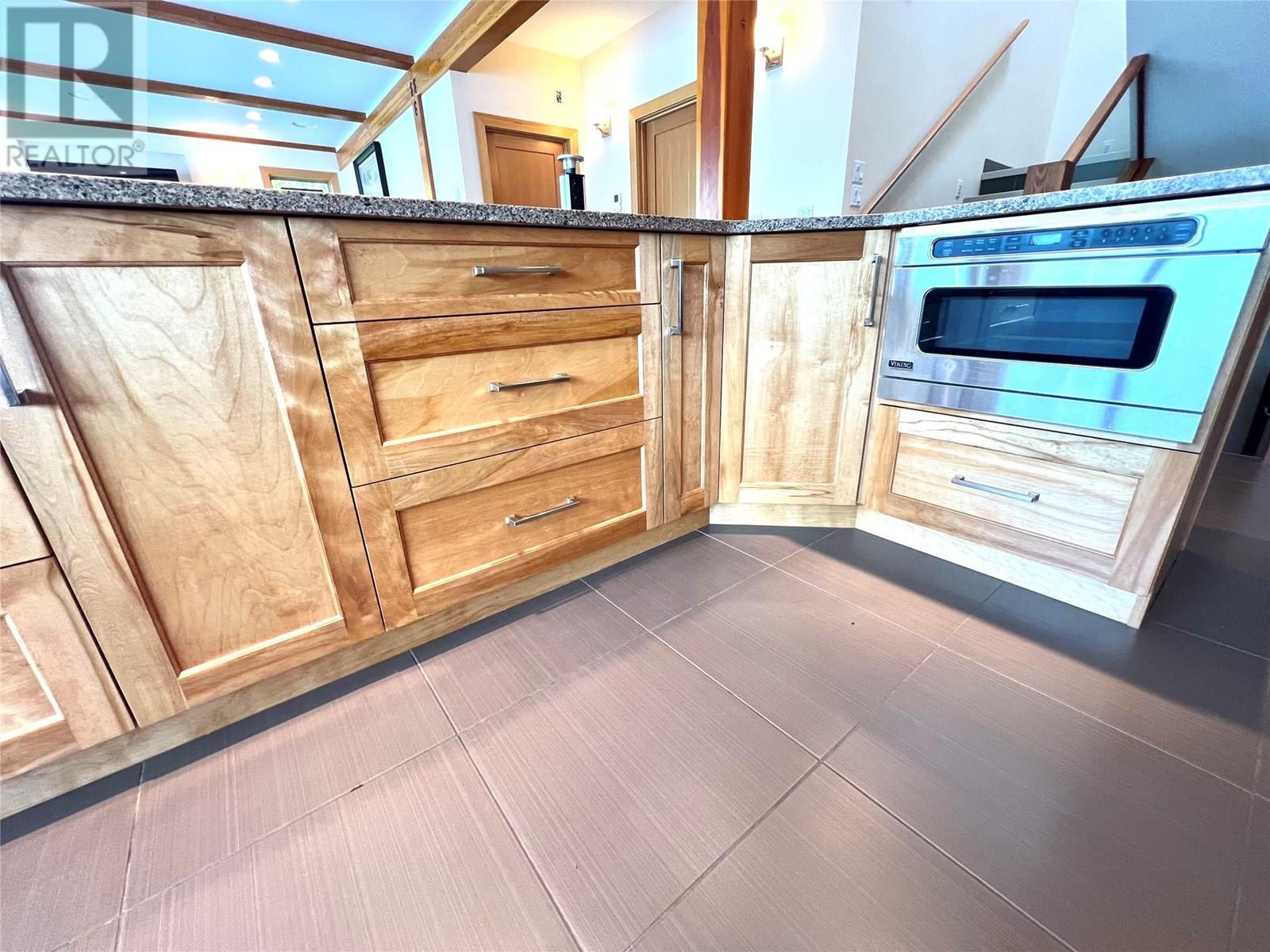 2411 Sunset Drive, Christina Lake, British Columbia  V0H 1E2 - Photo 12 - 10353981
