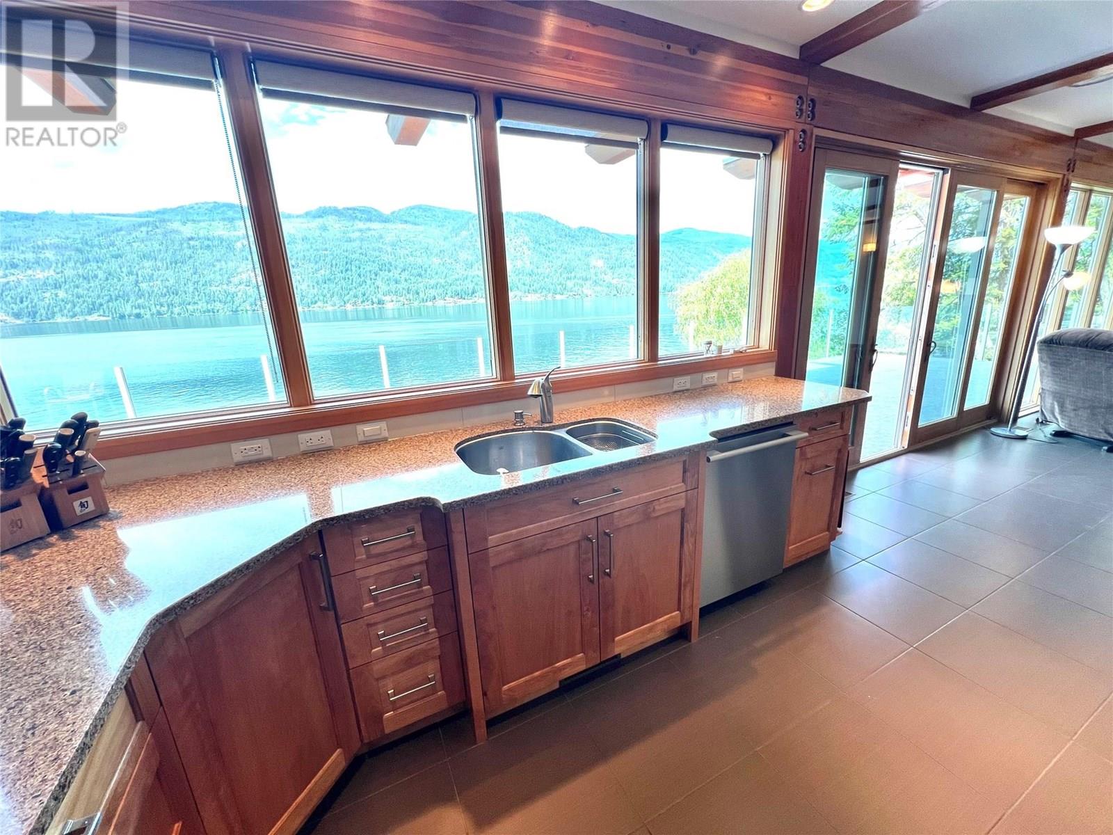 2411 Sunset Drive, Christina Lake, British Columbia  V0H 1E2 - Photo 13 - 10353981