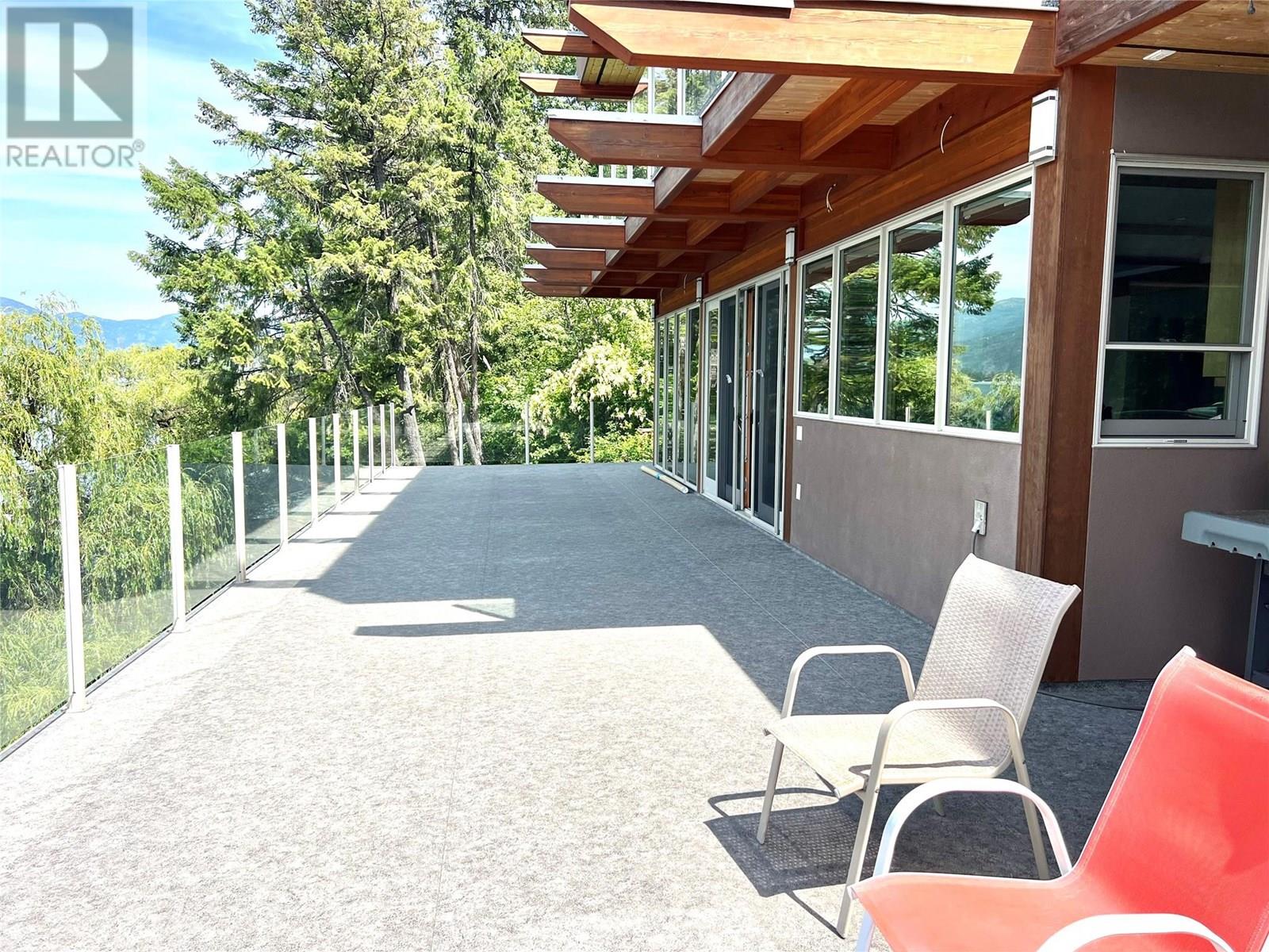 2411 Sunset Drive, Christina Lake, British Columbia  V0H 1E2 - Photo 15 - 10353981