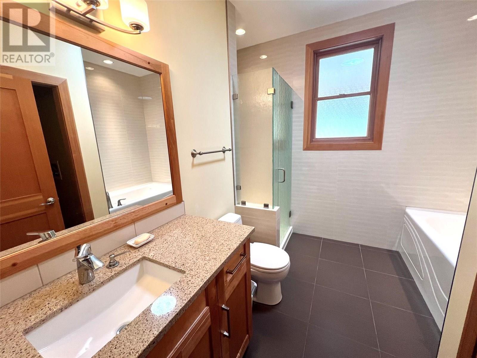 2411 Sunset Drive, Christina Lake, British Columbia  V0H 1E2 - Photo 27 - 10353981