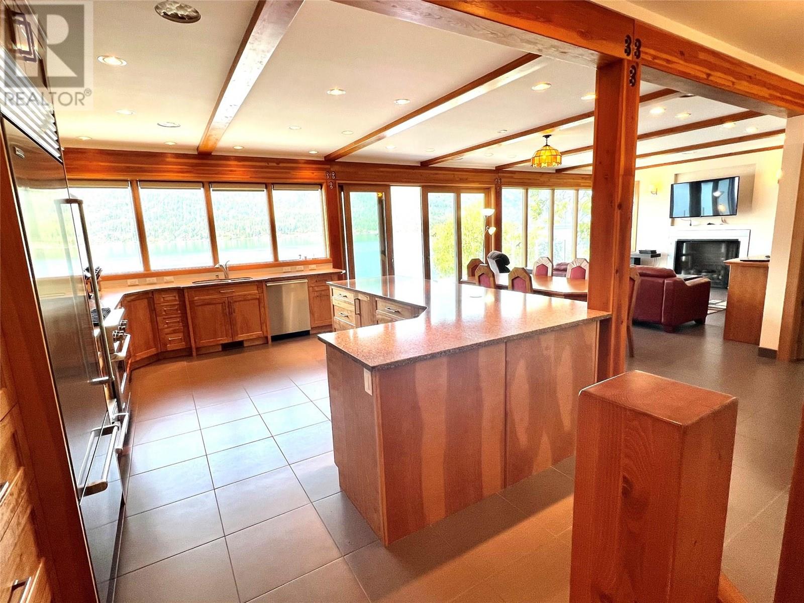 2411 Sunset Drive, Christina Lake, British Columbia  V0H 1E2 - Photo 9 - 10353981