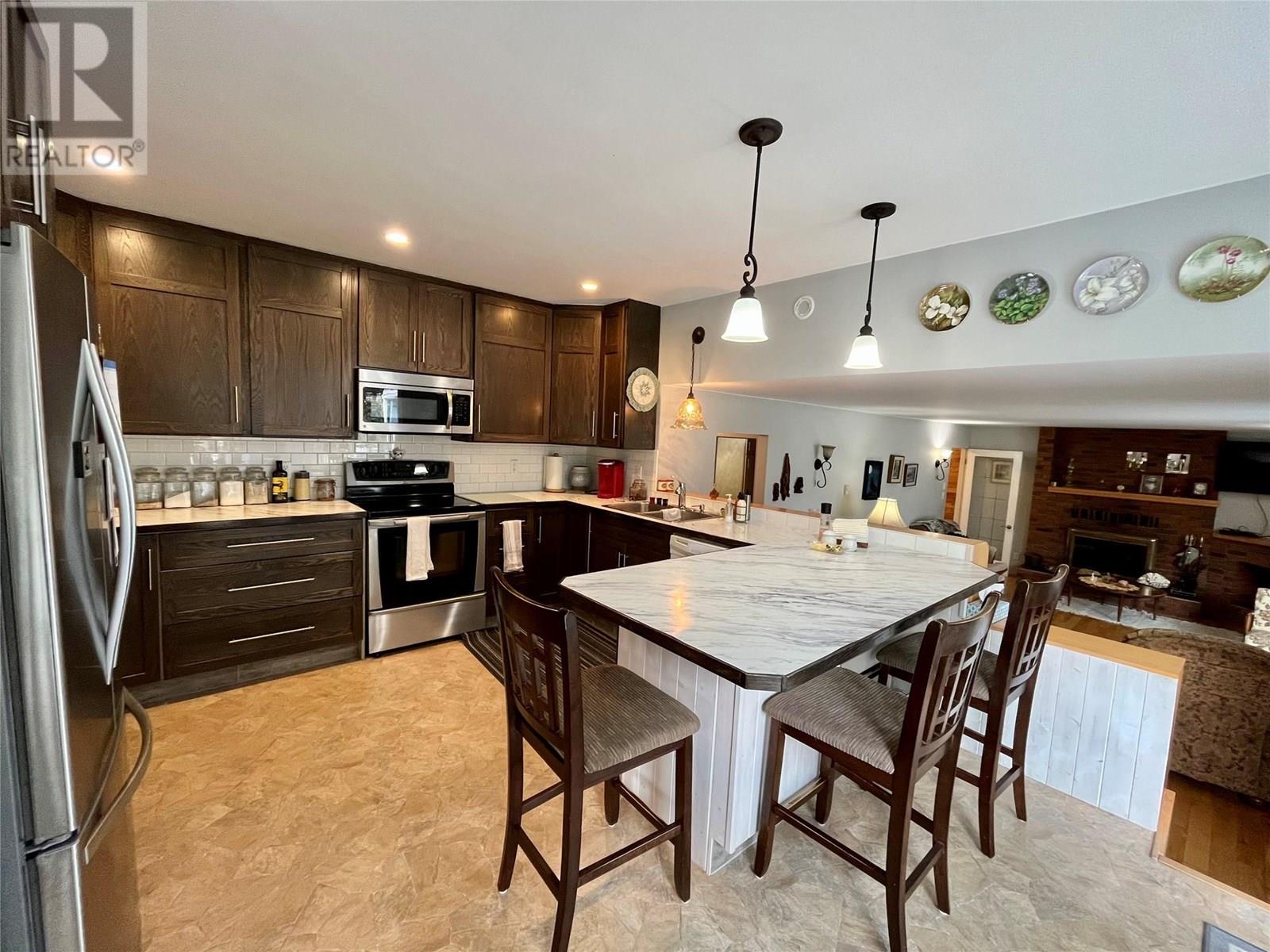 609 10th Avenue Nw, Nakusp, British Columbia  V0G 1R0 - Photo 11 - 10354101