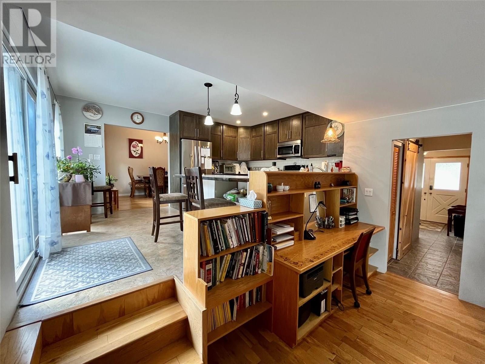 609 10th Avenue Nw, Nakusp, British Columbia  V0G 1R0 - Photo 13 - 10354101