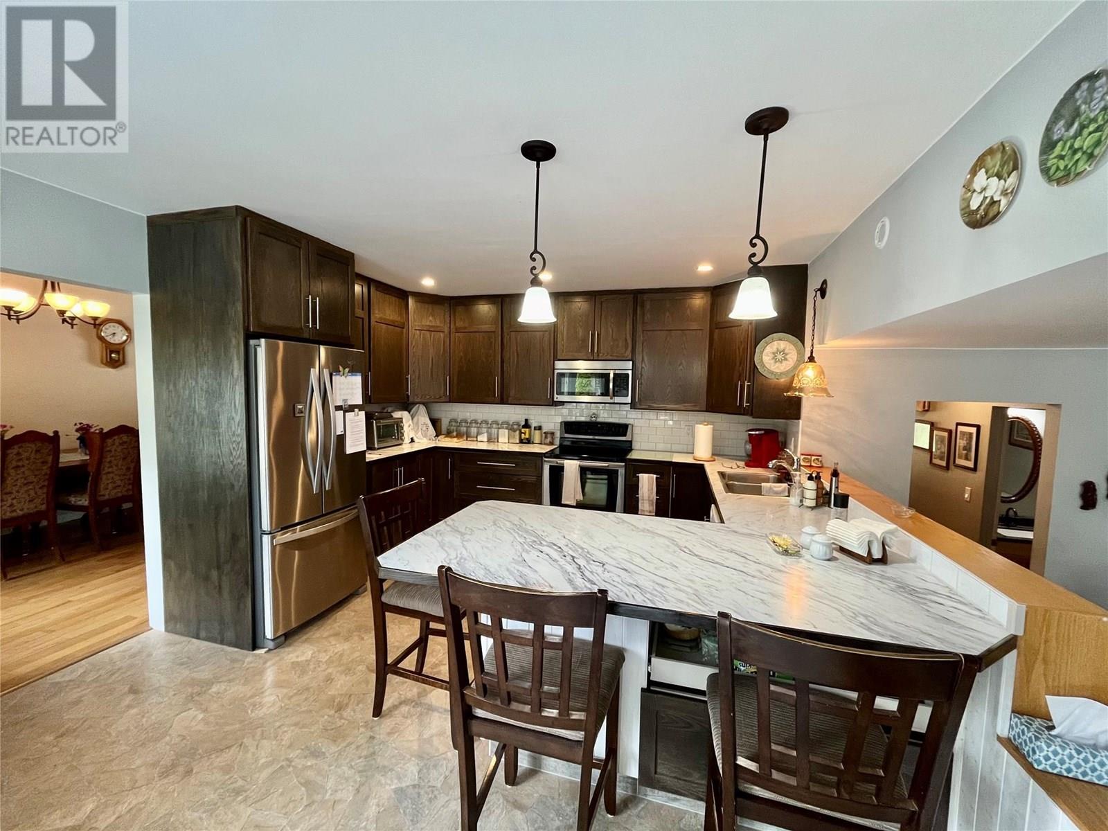609 10th Avenue Nw, Nakusp, British Columbia  V0G 1R0 - Photo 2 - 10354101