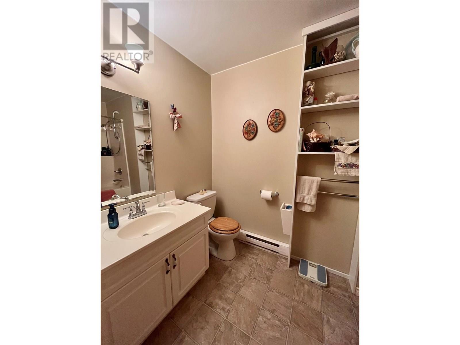 609 10th Avenue Nw, Nakusp, British Columbia  V0G 1R0 - Photo 30 - 10354101