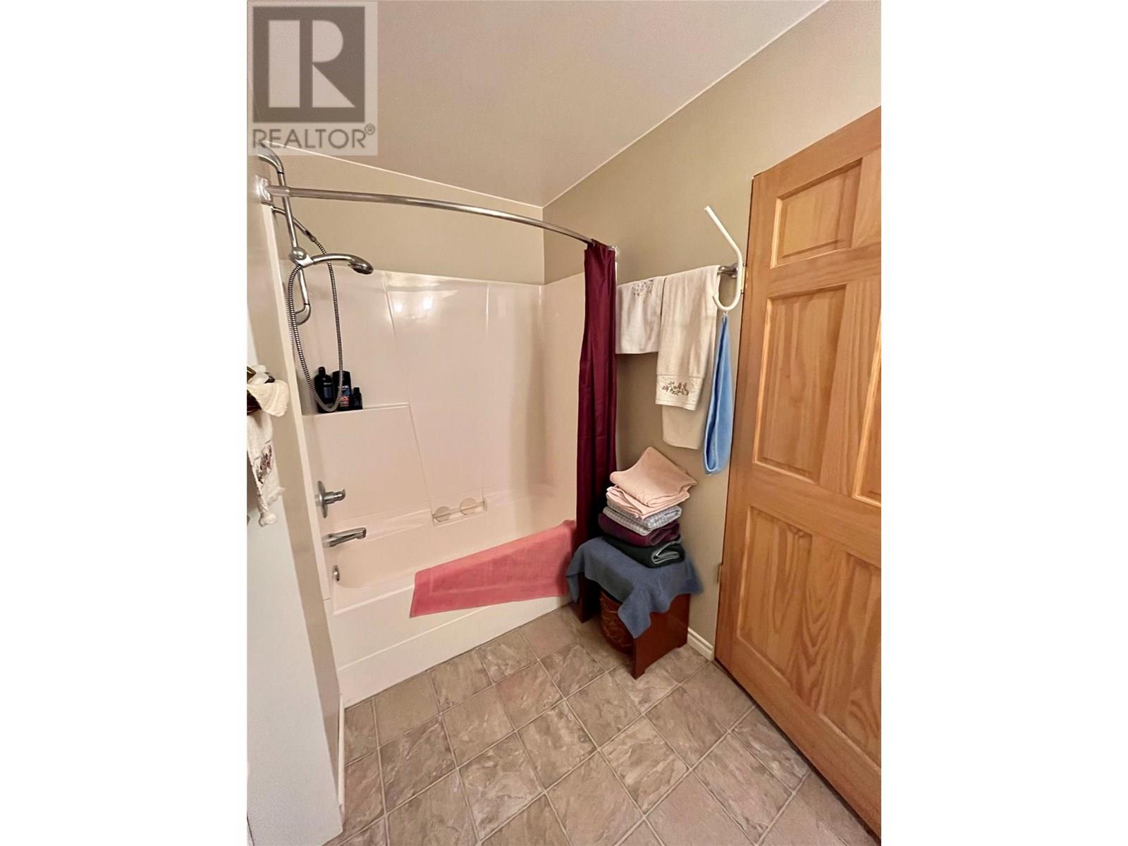 609 10th Avenue Nw, Nakusp, British Columbia  V0G 1R0 - Photo 31 - 10354101