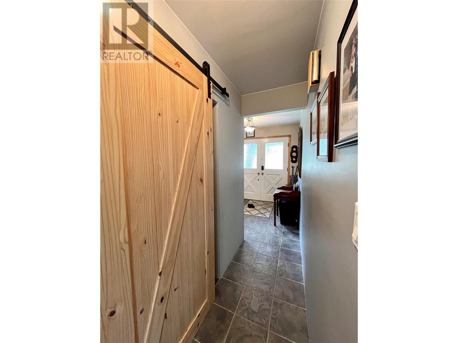 609 10th Avenue Nw, Nakusp, British Columbia  V0G 1R0 - Photo 32 - 10354101