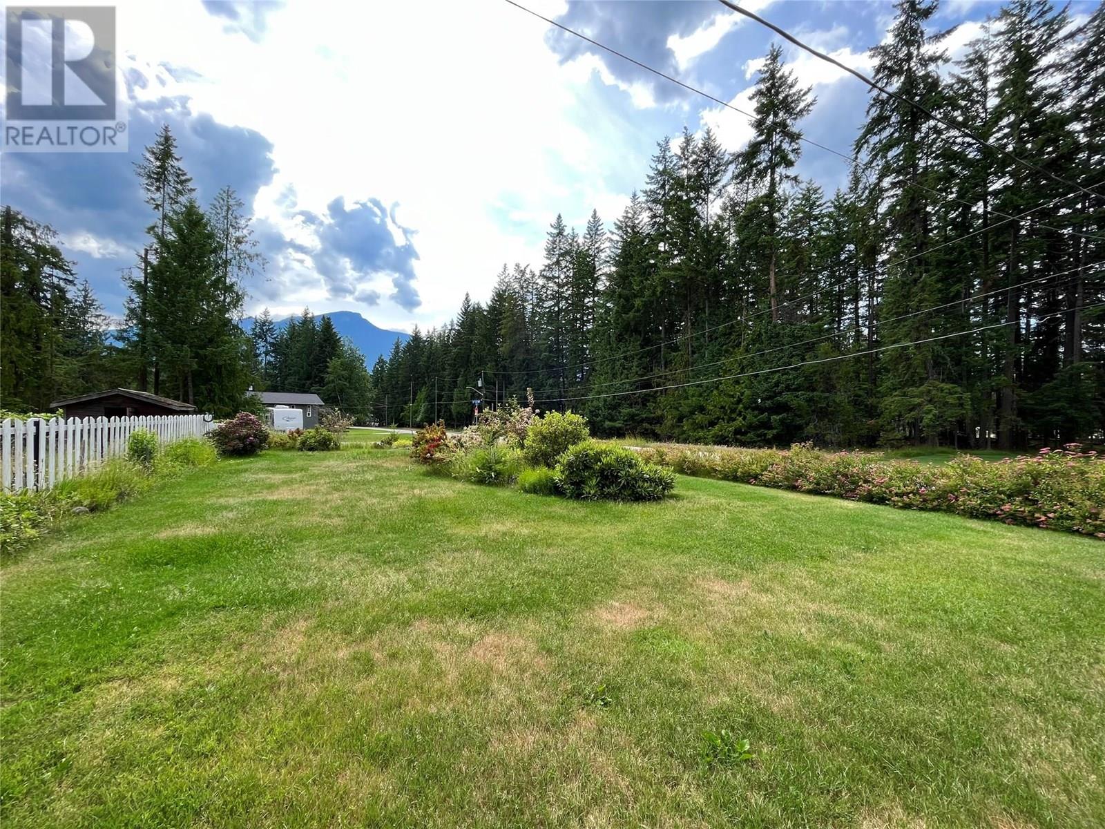 609 10th Avenue Nw, Nakusp, British Columbia  V0G 1R0 - Photo 39 - 10354101