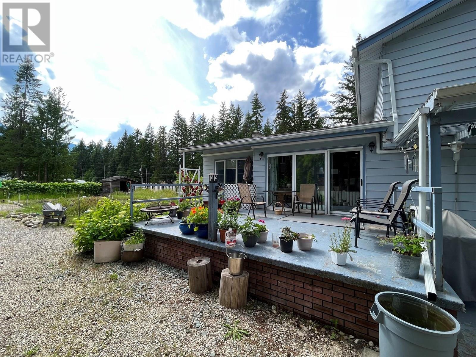 609 10th Avenue Nw, Nakusp, British Columbia  V0G 1R0 - Photo 43 - 10354101