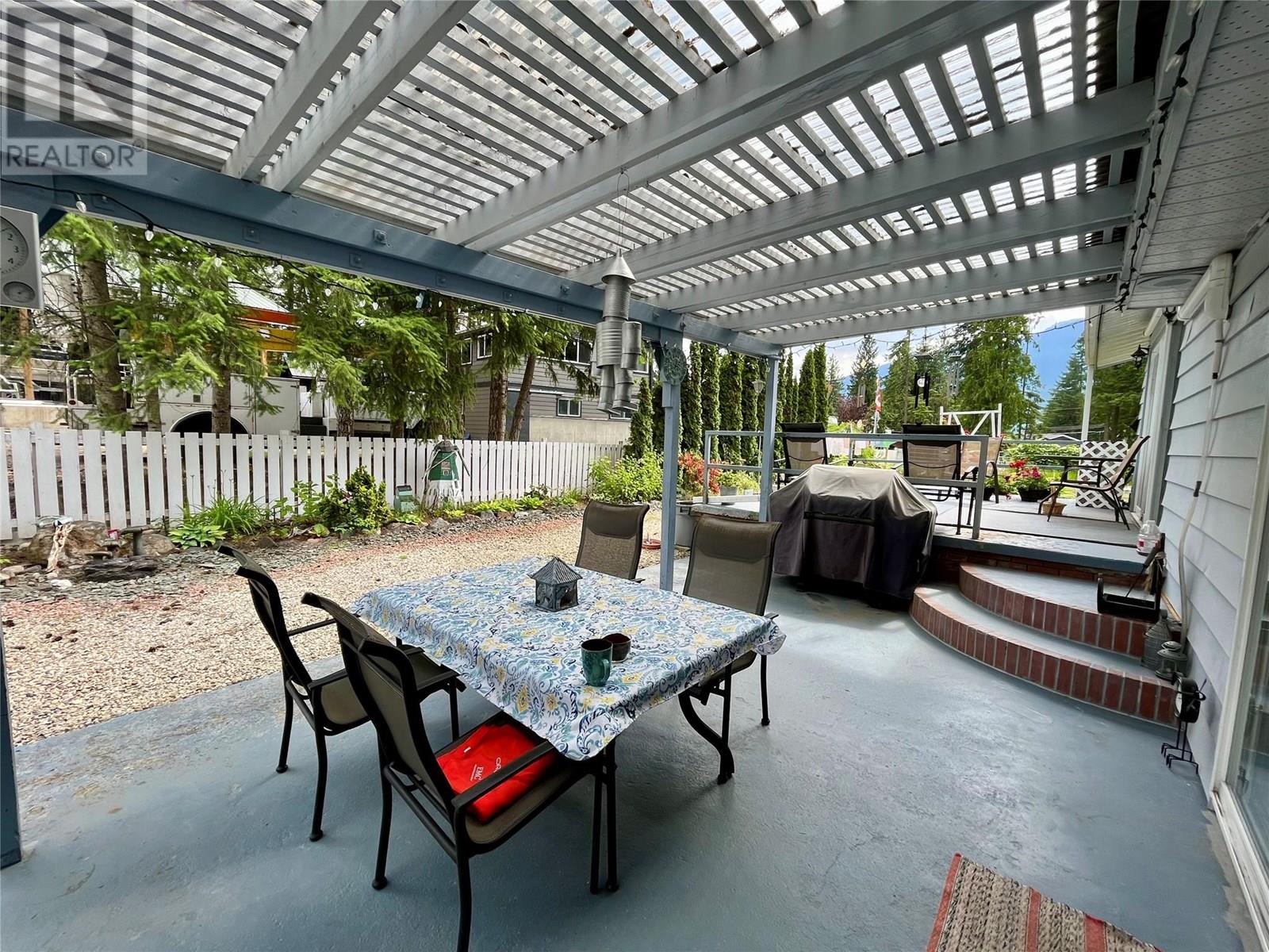 609 10th Avenue Nw, Nakusp, British Columbia  V0G 1R0 - Photo 47 - 10354101