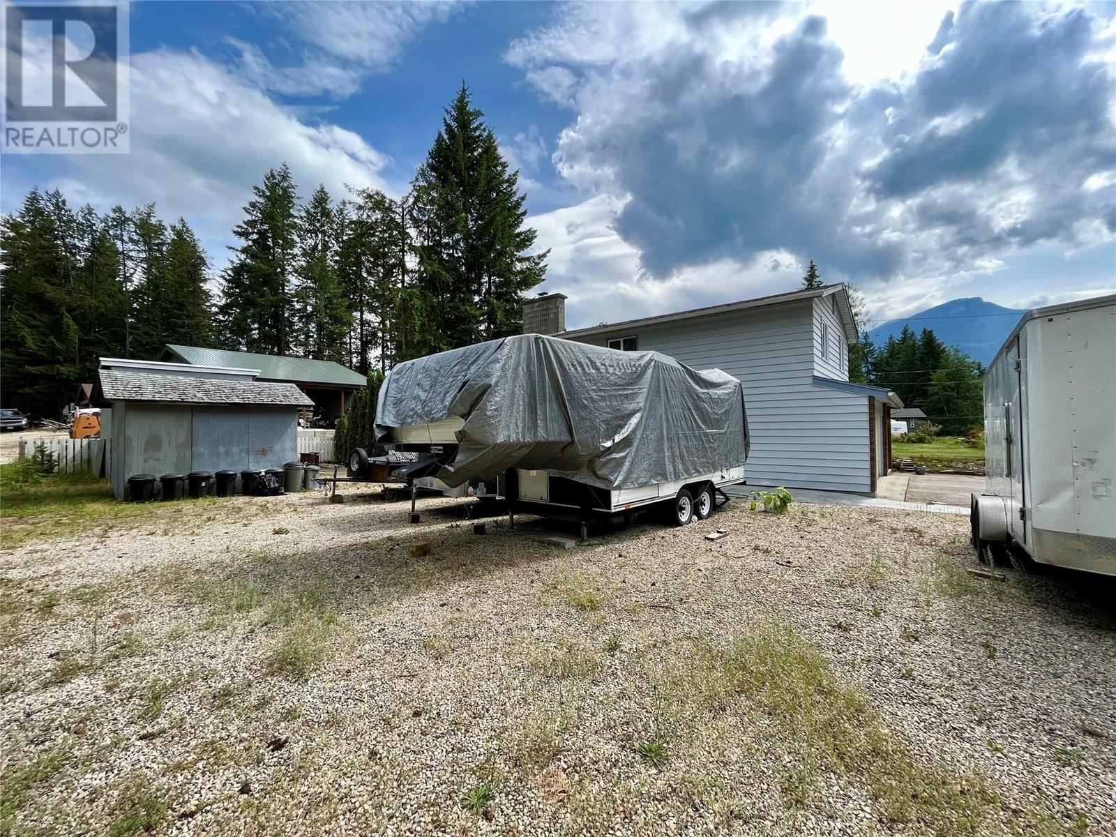 609 10th Avenue Nw, Nakusp, British Columbia  V0G 1R0 - Photo 51 - 10354101