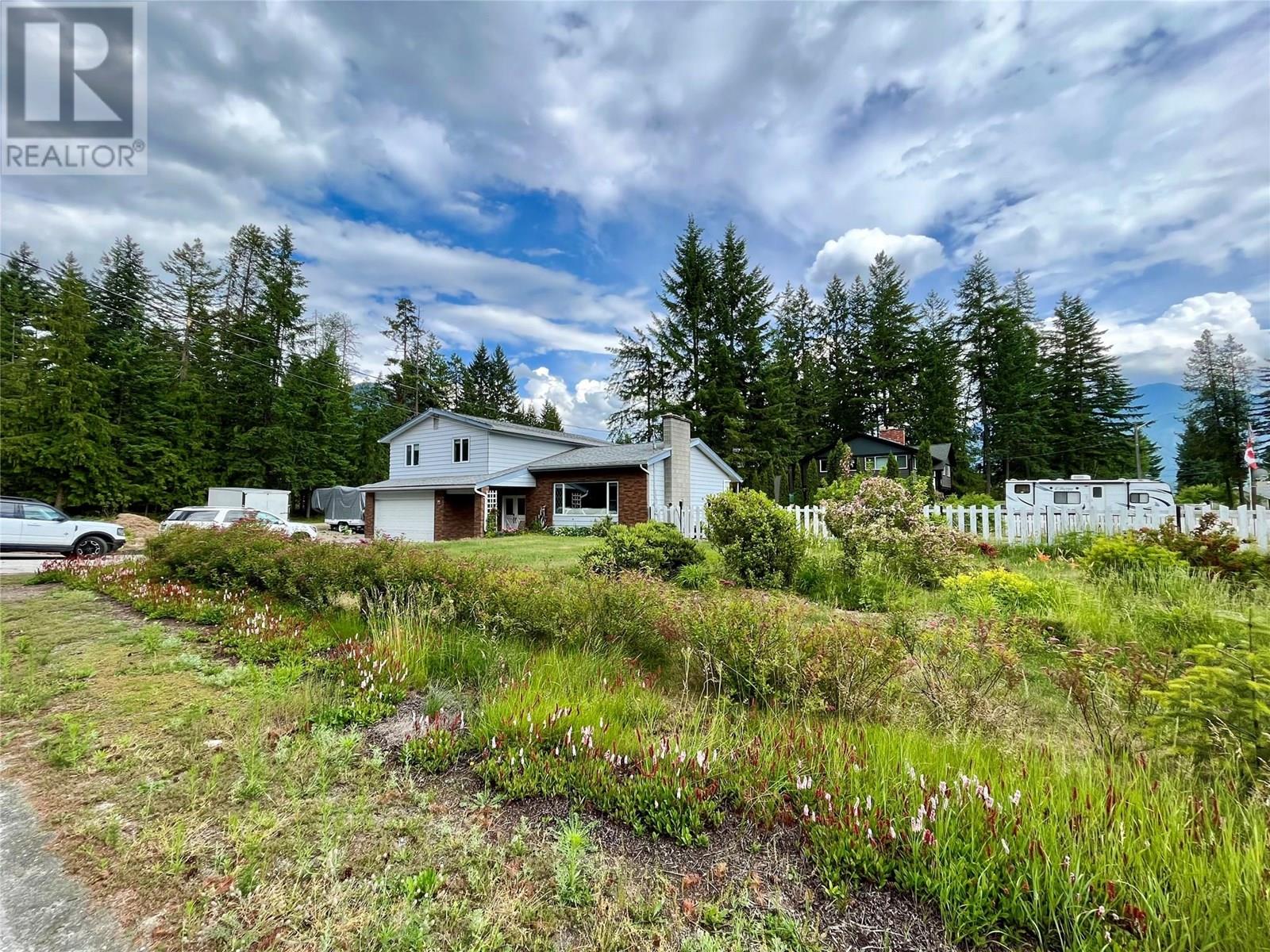 609 10th Avenue Nw, Nakusp, British Columbia  V0G 1R0 - Photo 53 - 10354101