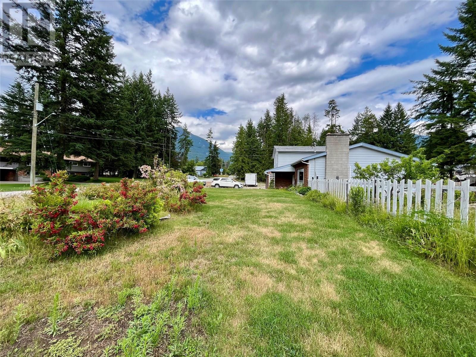 609 10th Avenue Nw, Nakusp, British Columbia  V0G 1R0 - Photo 54 - 10354101