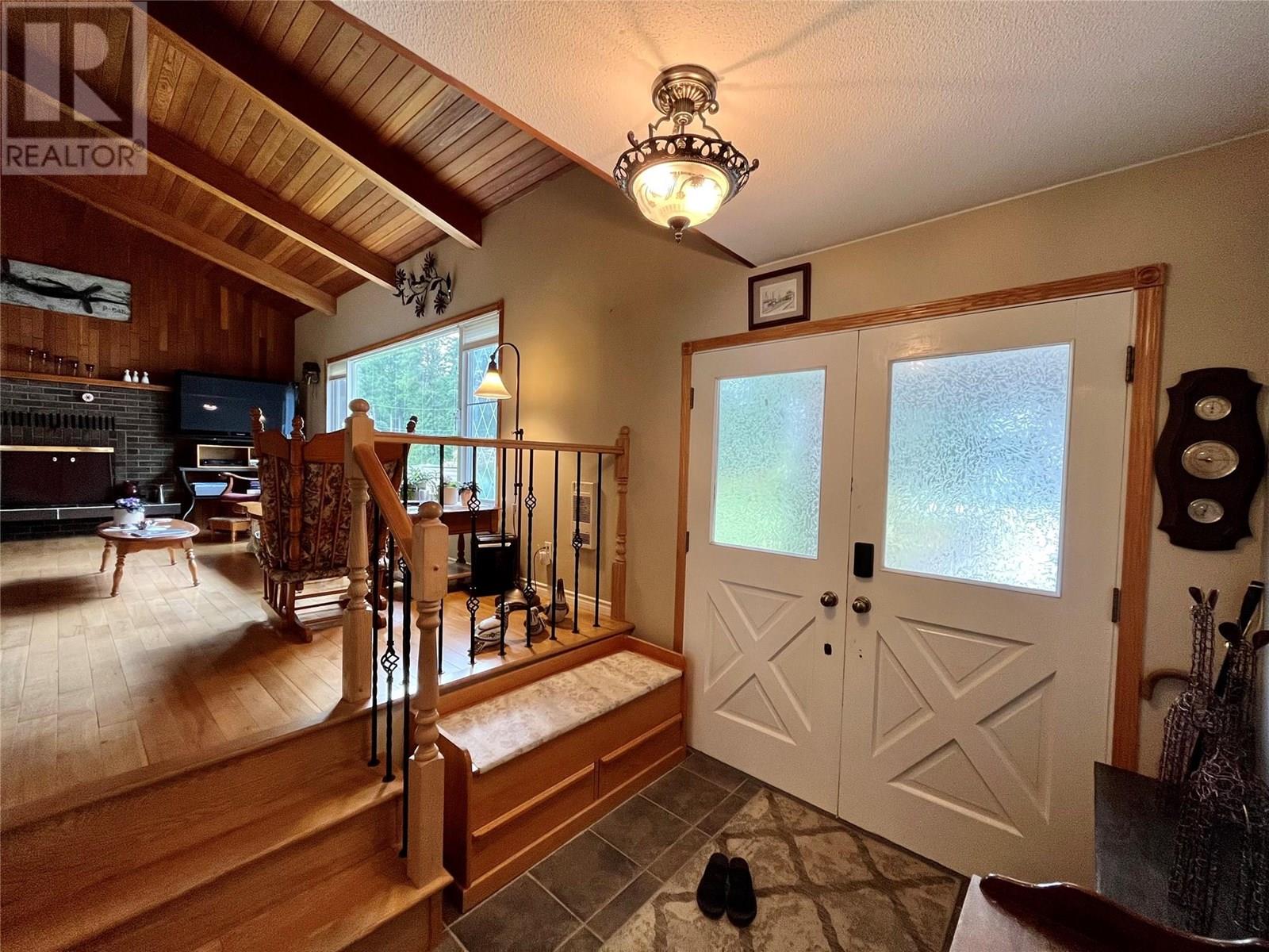 609 10th Avenue Nw, Nakusp, British Columbia  V0G 1R0 - Photo 6 - 10354101