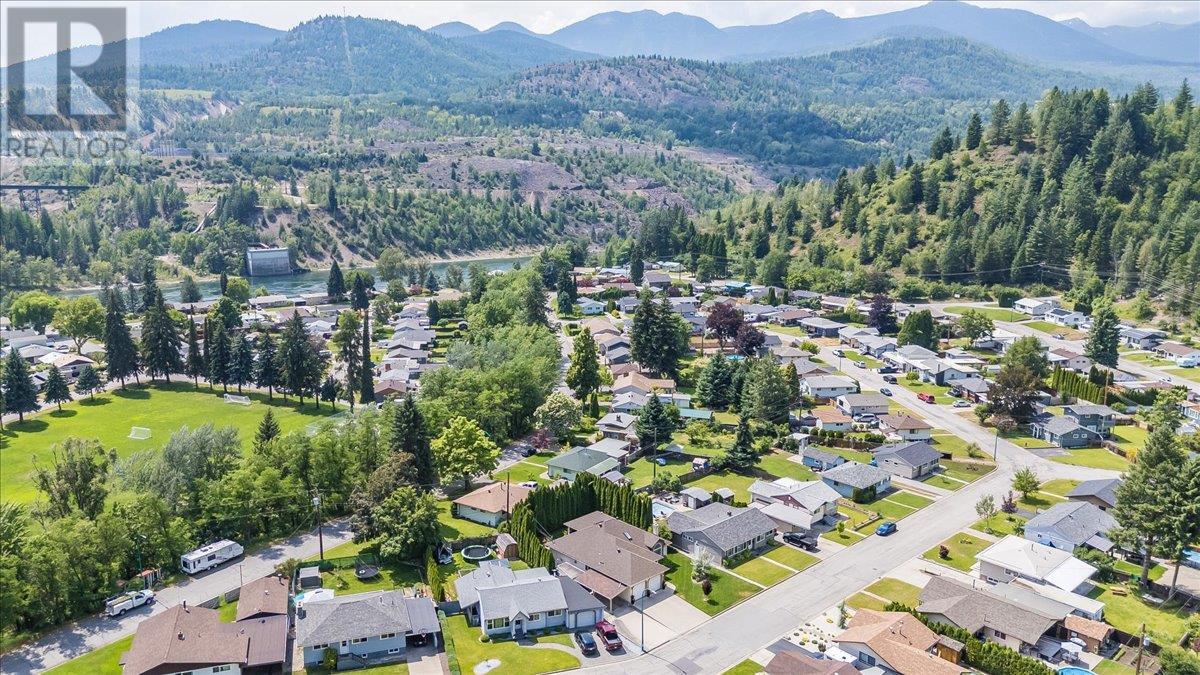 1040 Regan Crescent, Trail, British Columbia  V1R 1C4 - Photo 3 - 10353953