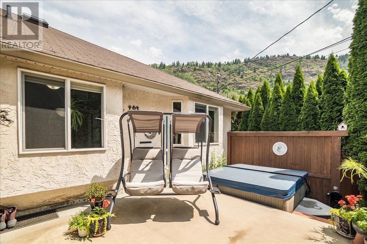 1040 Regan Crescent, Trail, British Columbia  V1R 1C4 - Photo 35 - 10353953