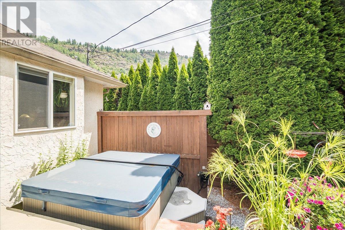 1040 Regan Crescent, Trail, British Columbia  V1R 1C4 - Photo 37 - 10353953