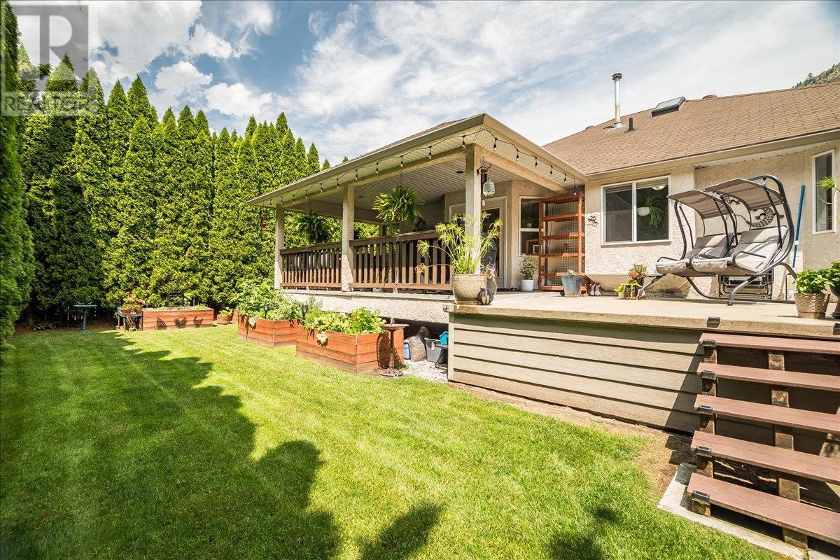 1040 Regan Crescent, Trail, British Columbia  V1R 1C4 - Photo 38 - 10353953