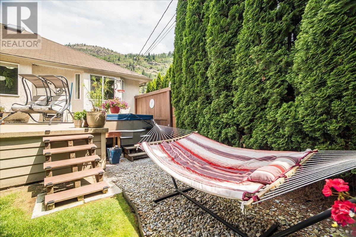 1040 Regan Crescent, Trail, British Columbia  V1R 1C4 - Photo 40 - 10353953