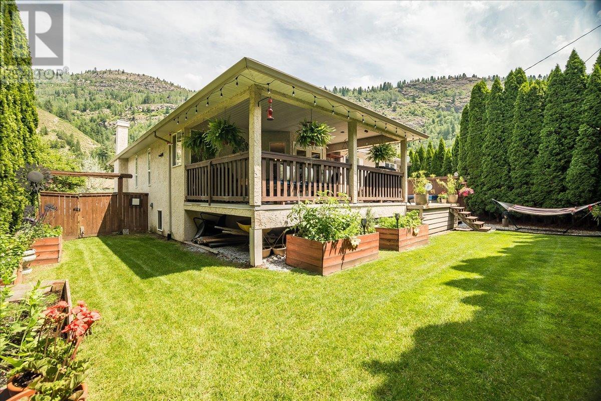 1040 Regan Crescent, Trail, British Columbia  V1R 1C4 - Photo 44 - 10353953