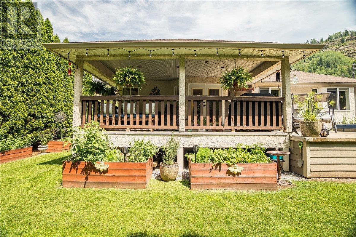 1040 Regan Crescent, Trail, British Columbia  V1R 1C4 - Photo 45 - 10353953