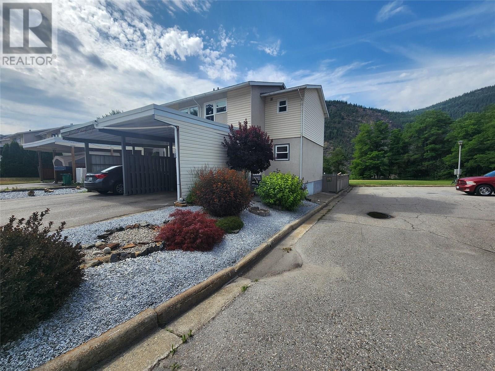 3324 Laurel Crescent, Trail, British Columbia  V1R 4M5 - Photo 2 - 10353399