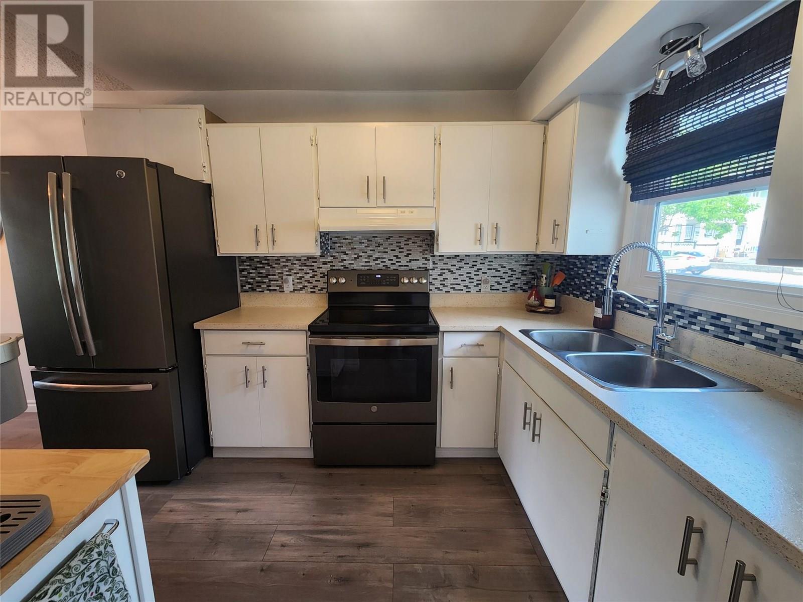 3324 Laurel Crescent, Trail, British Columbia  V1R 4M5 - Photo 4 - 10353399