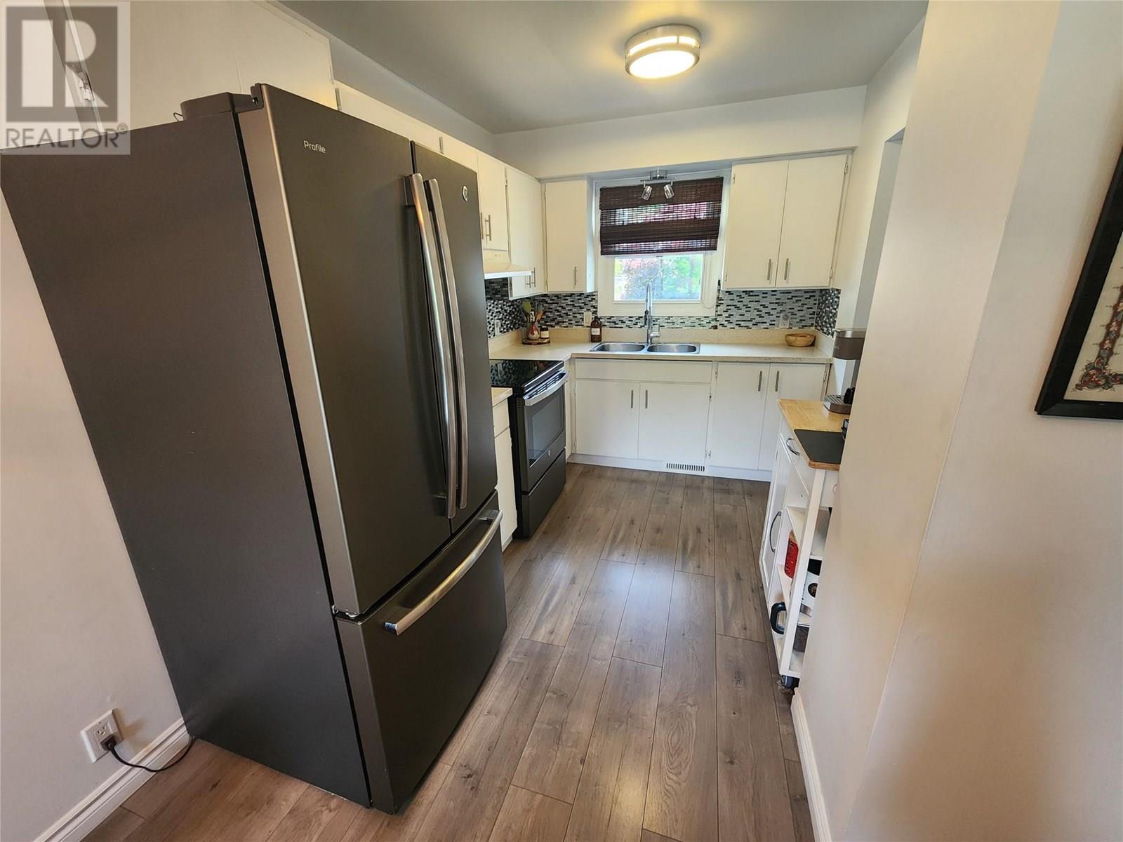3324 Laurel Crescent, Trail, British Columbia  V1R 4M5 - Photo 9 - 10353399
