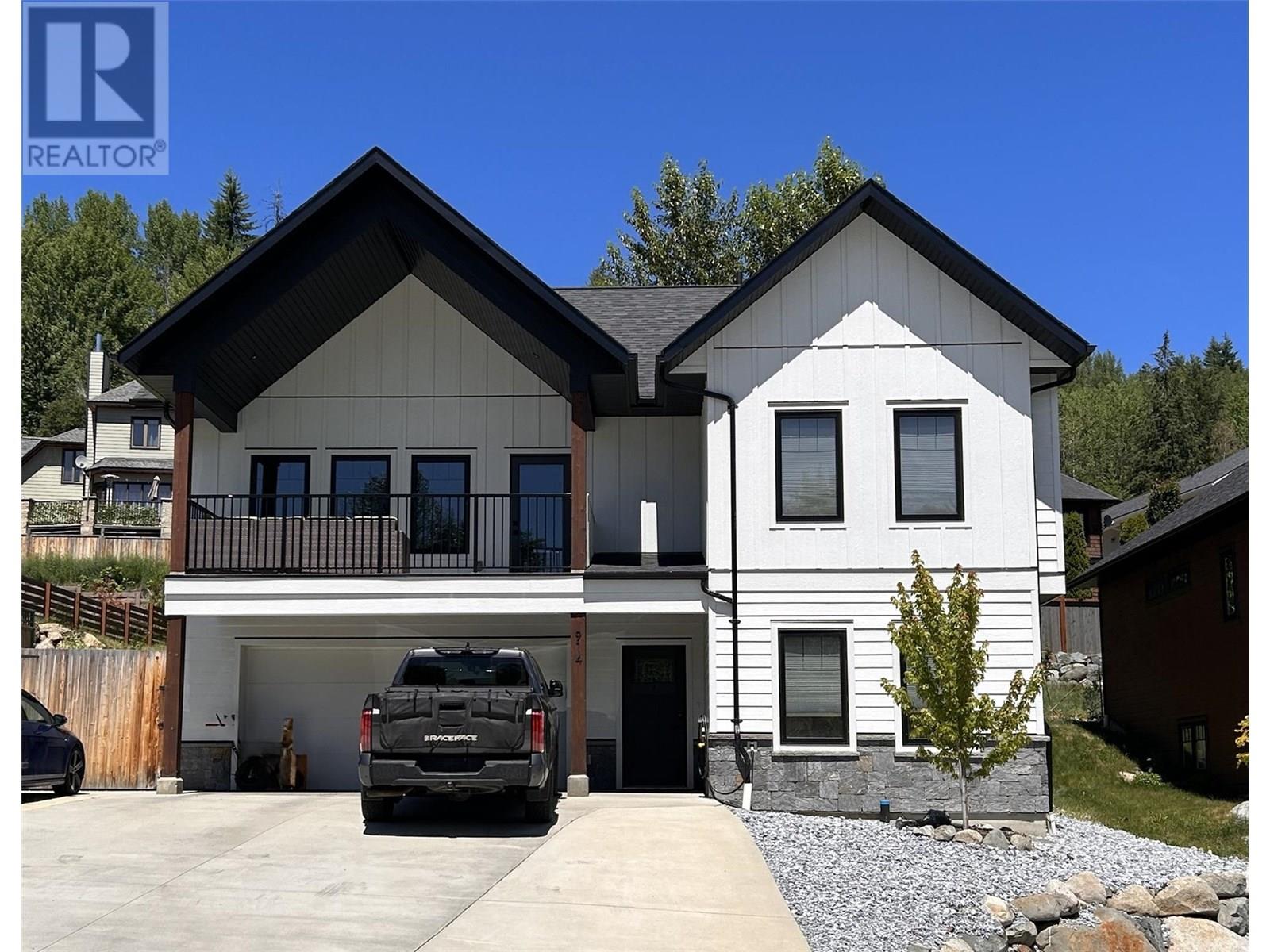 914 Redstone Drive, Rossland, British Columbia  V0G 1Y0 - Photo 1 - 10351890
