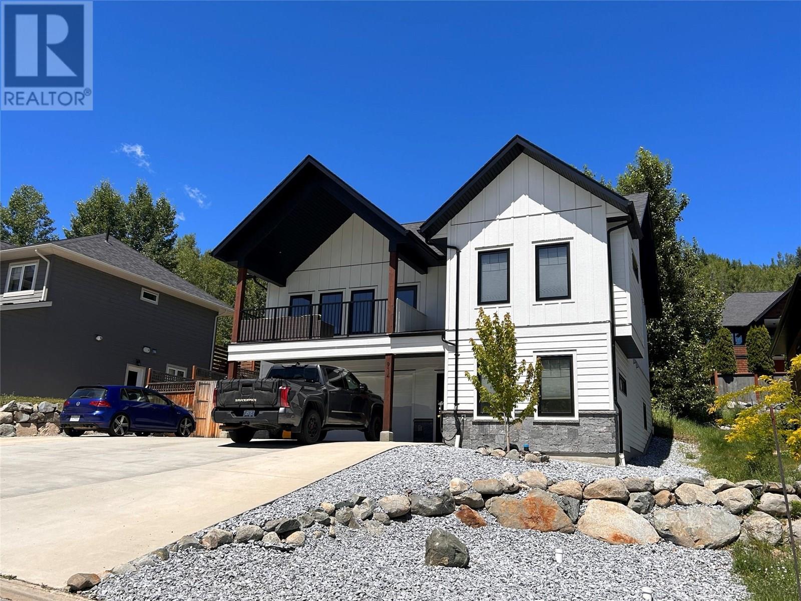 914 Redstone Drive, Rossland, British Columbia  V0G 1Y0 - Photo 2 - 10351890