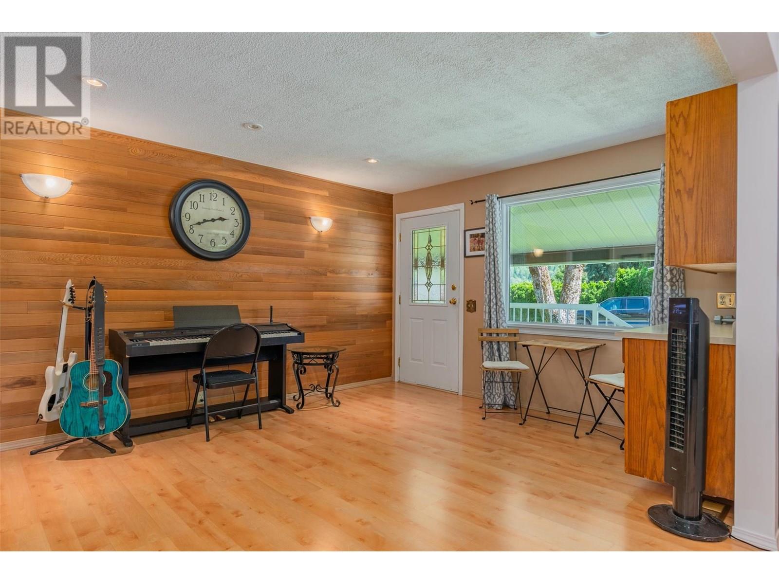 840 9th Avenue, Montrose, British Columbia  V0G 1P0 - Photo 11 - 10354356