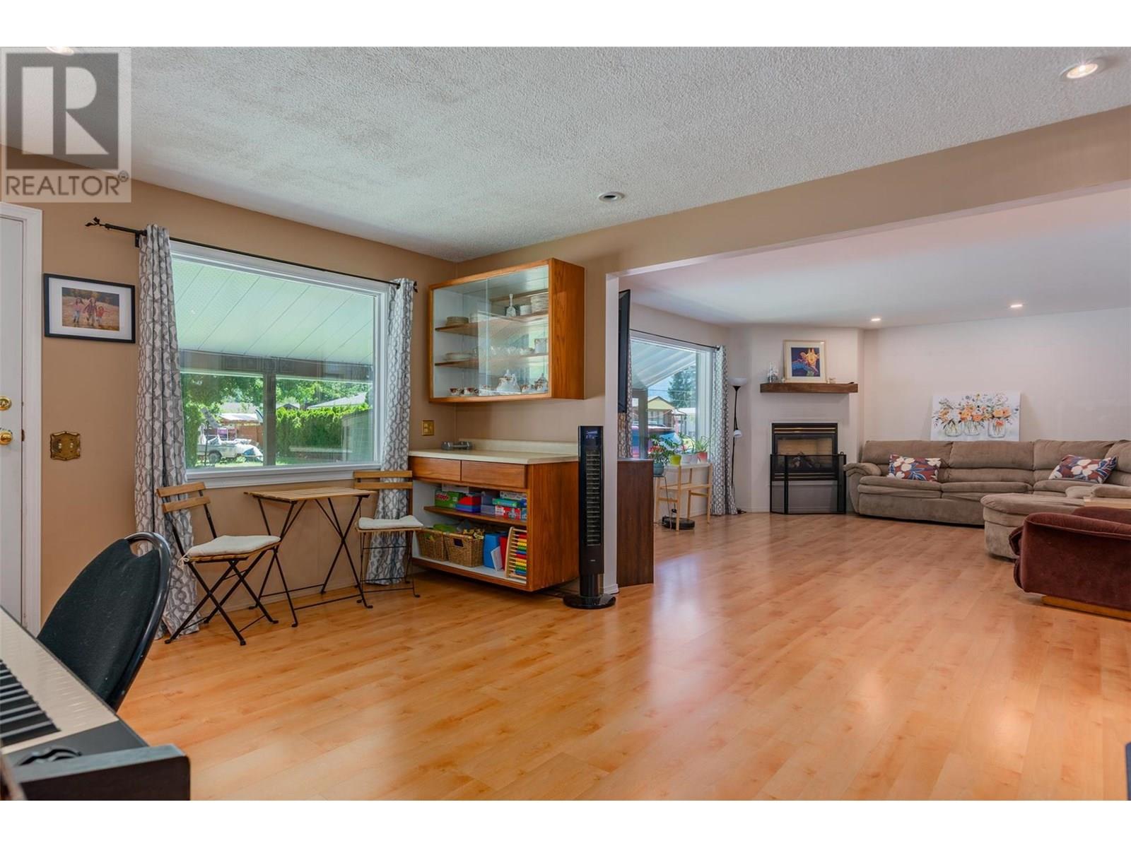 840 9th Avenue, Montrose, British Columbia  V0G 1P0 - Photo 12 - 10354356