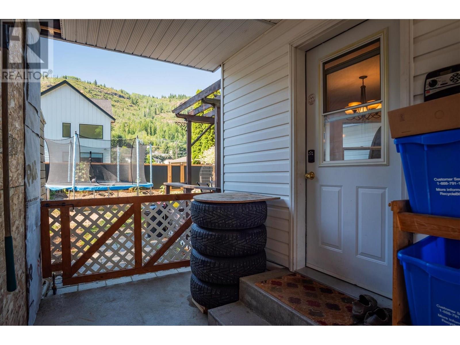 840 9th Avenue, Montrose, British Columbia  V0G 1P0 - Photo 32 - 10354356