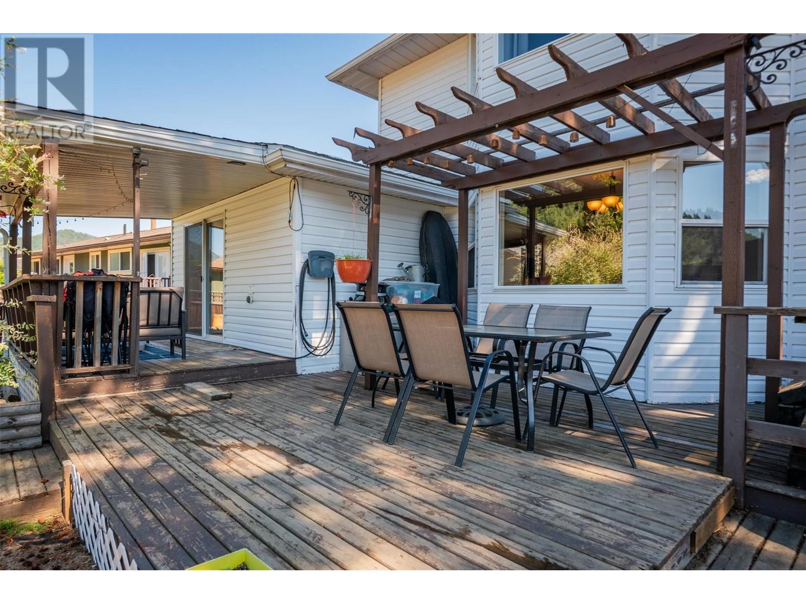 840 9th Avenue, Montrose, British Columbia  V0G 1P0 - Photo 34 - 10354356