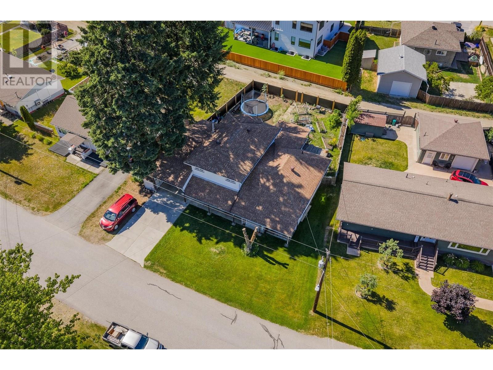 840 9th Avenue, Montrose, British Columbia  V0G 1P0 - Photo 39 - 10354356