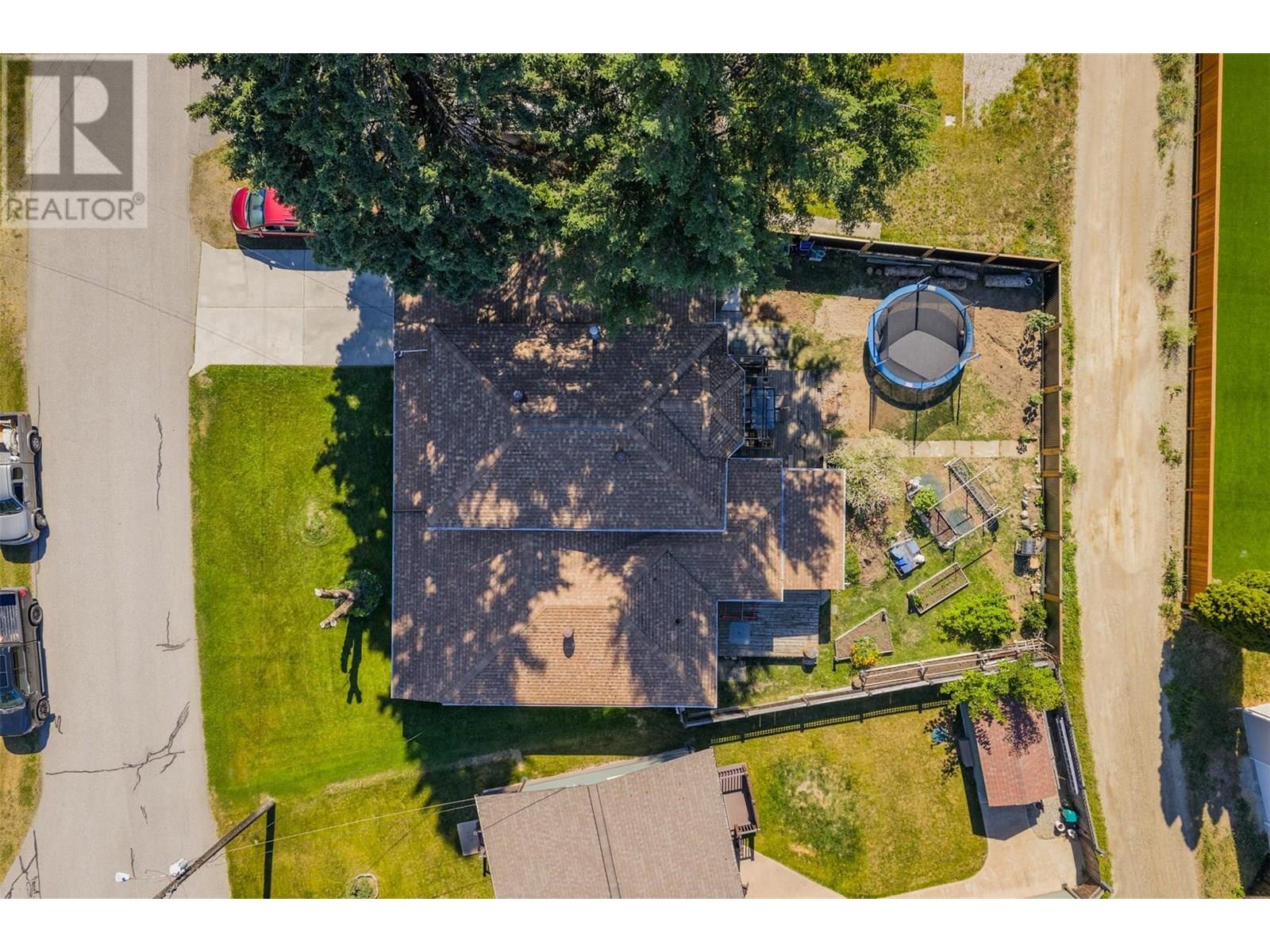 840 9th Avenue, Montrose, British Columbia  V0G 1P0 - Photo 40 - 10354356