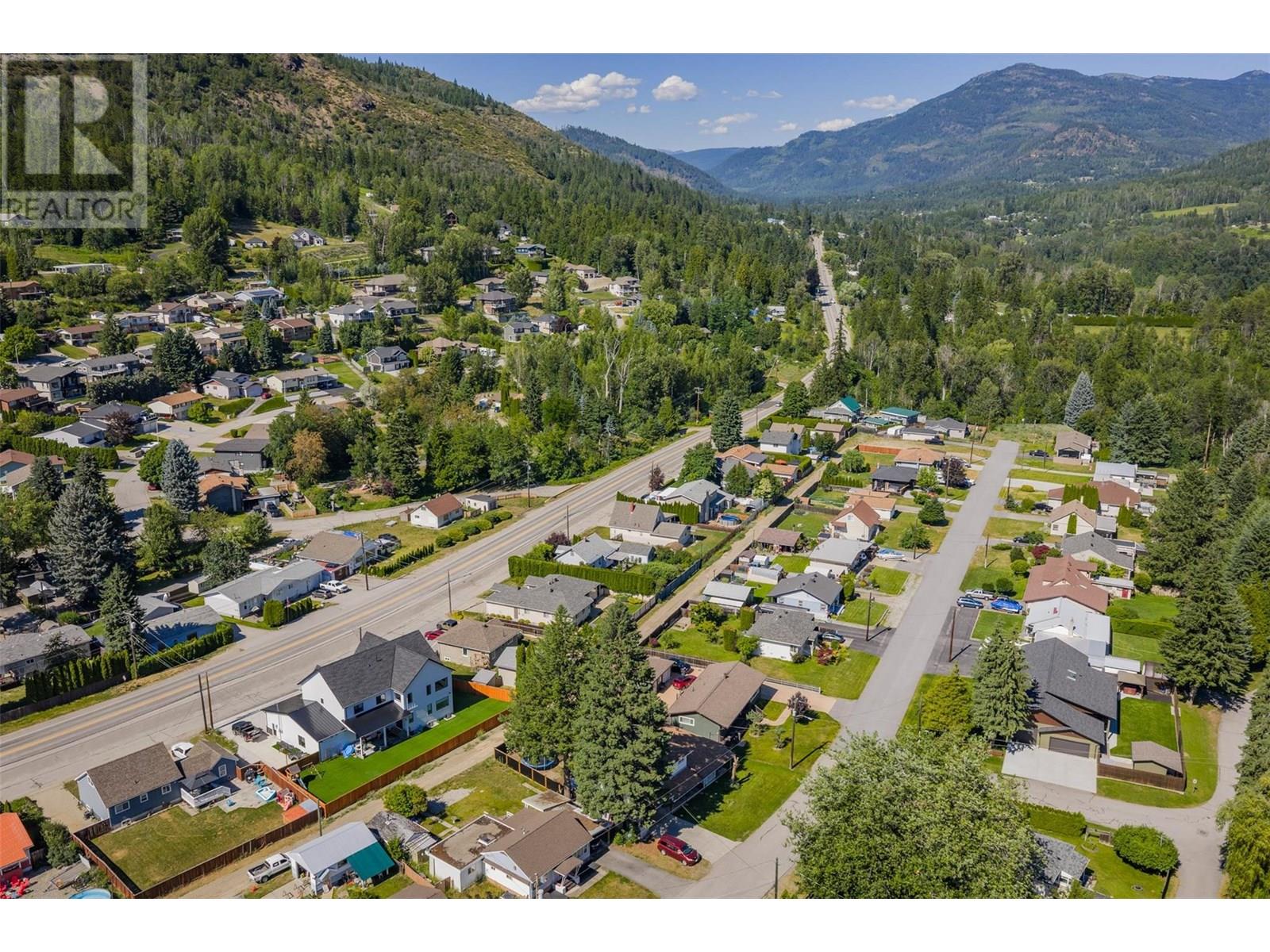 840 9th Avenue, Montrose, British Columbia  V0G 1P0 - Photo 43 - 10354356