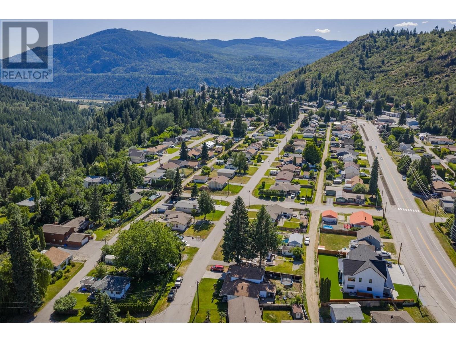840 9th Avenue, Montrose, British Columbia  V0G 1P0 - Photo 45 - 10354356