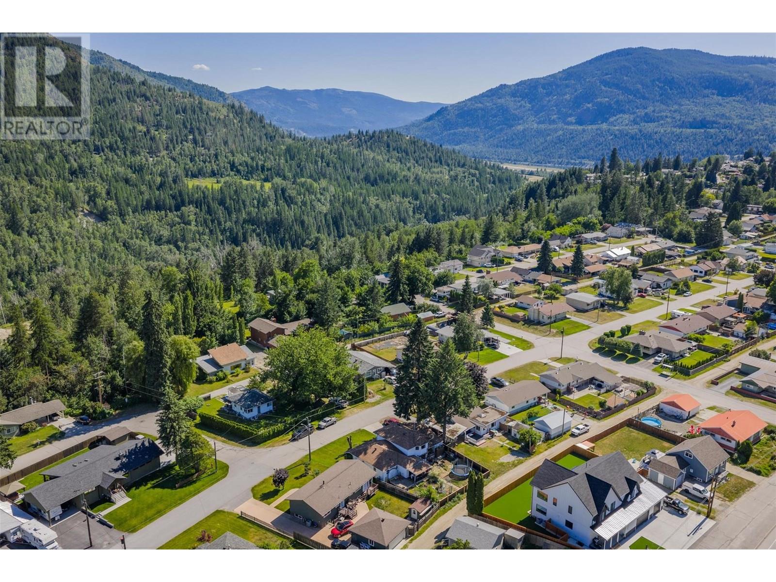 840 9th Avenue, Montrose, British Columbia  V0G 1P0 - Photo 46 - 10354356