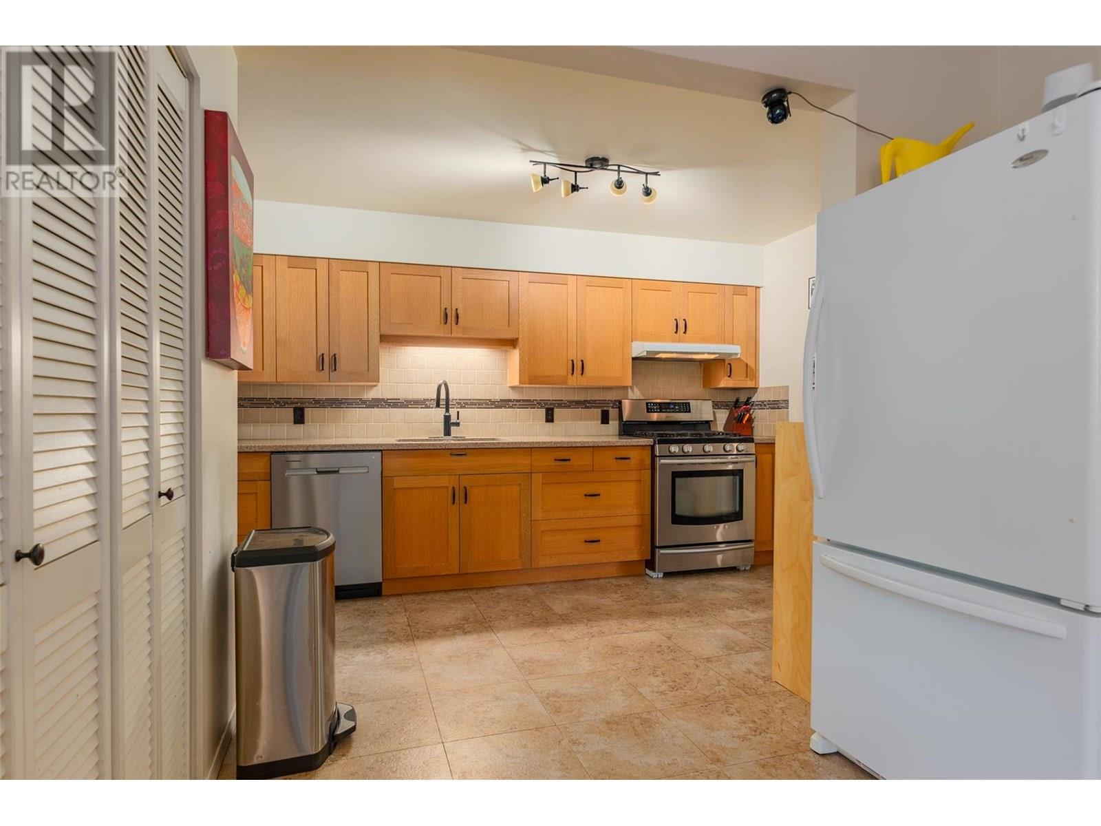 840 9th Avenue, Montrose, British Columbia  V0G 1P0 - Photo 5 - 10354356