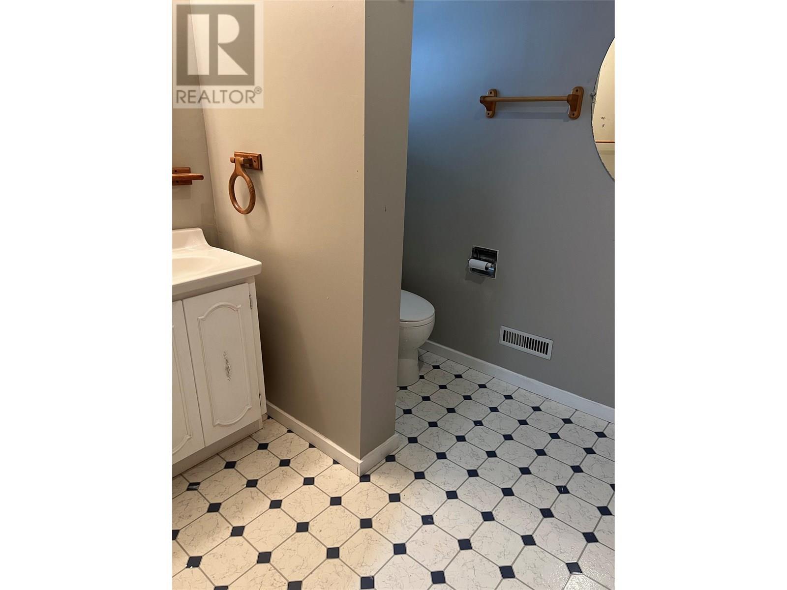 2072 Daniel Street, Trail, British Columbia  V1R 4G9 - Photo 11 - 10346852