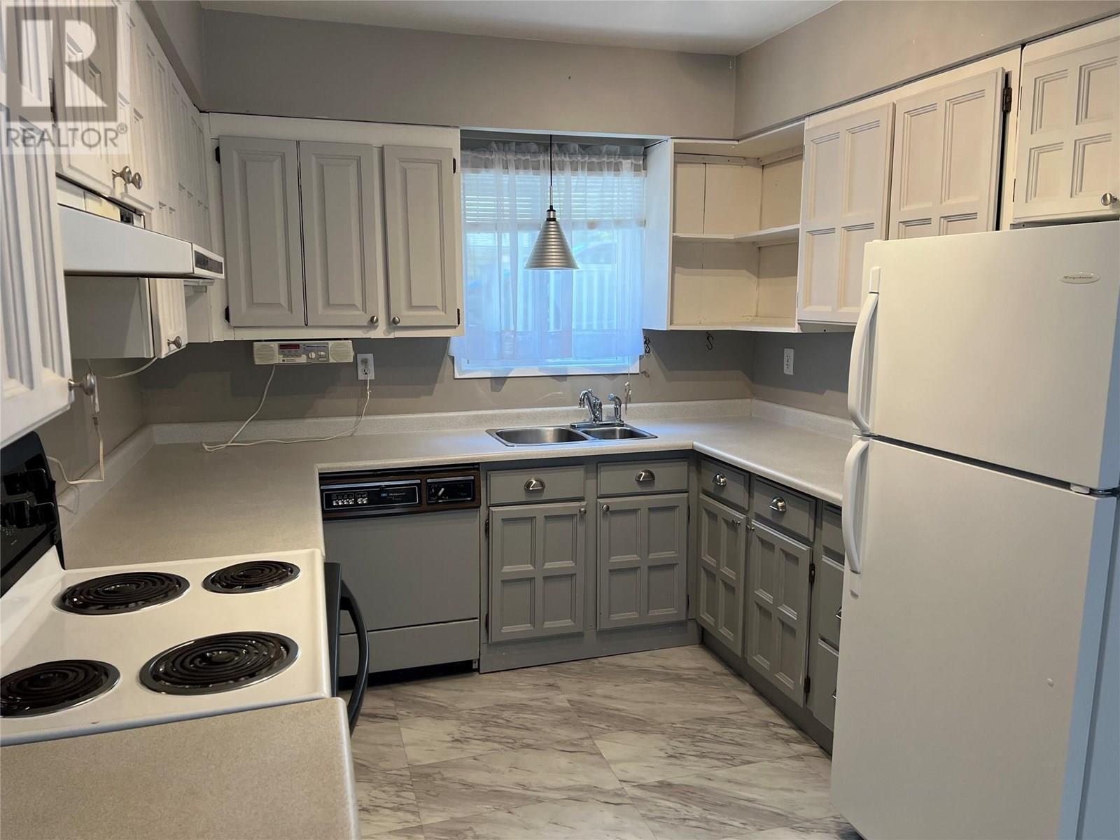 2072 Daniel Street, Trail, British Columbia  V1R 4G9 - Photo 2 - 10346852