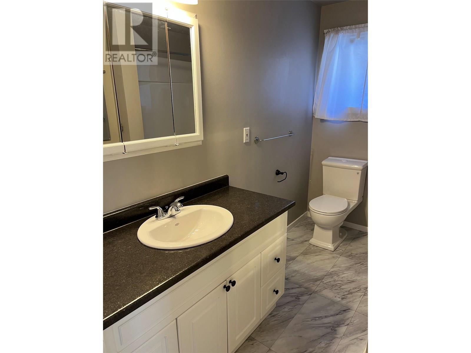 2072 Daniel Street, Trail, British Columbia  V1R 4G9 - Photo 3 - 10346852