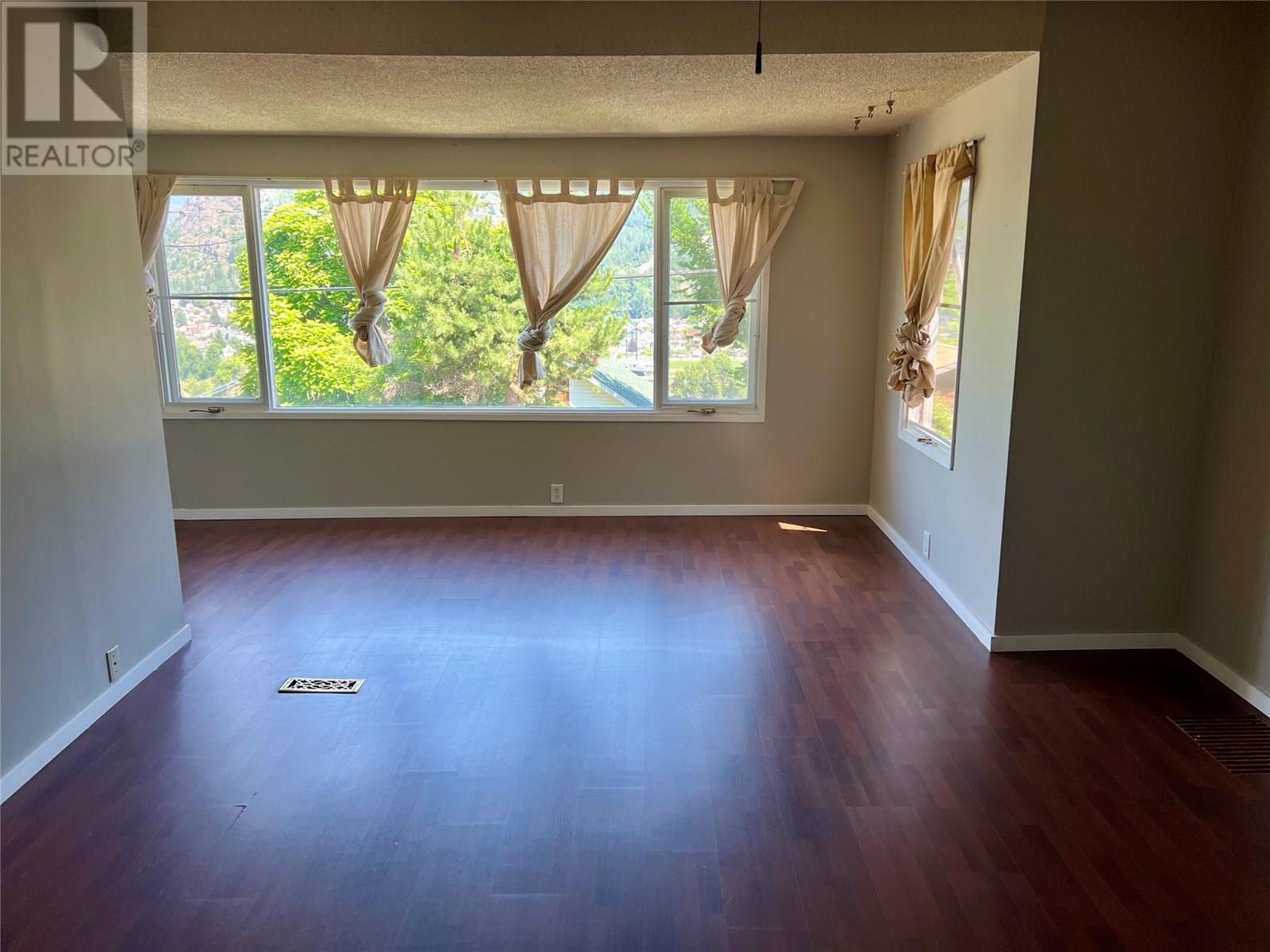 2072 Daniel Street, Trail, British Columbia  V1R 4G9 - Photo 7 - 10346852