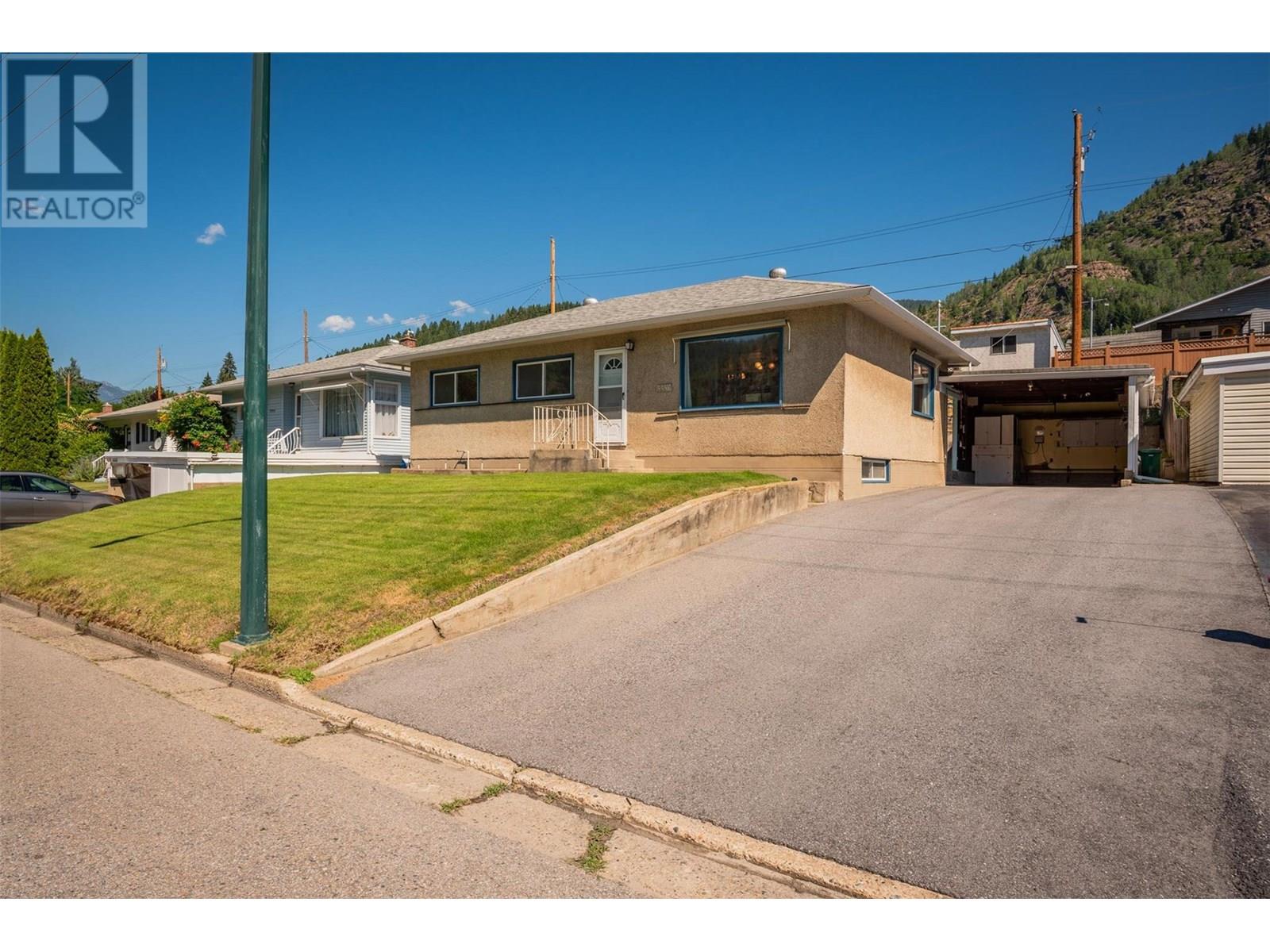 3357 Highway Drive, Trail, British Columbia  V1R 2T6 - Photo 2 - 10354494