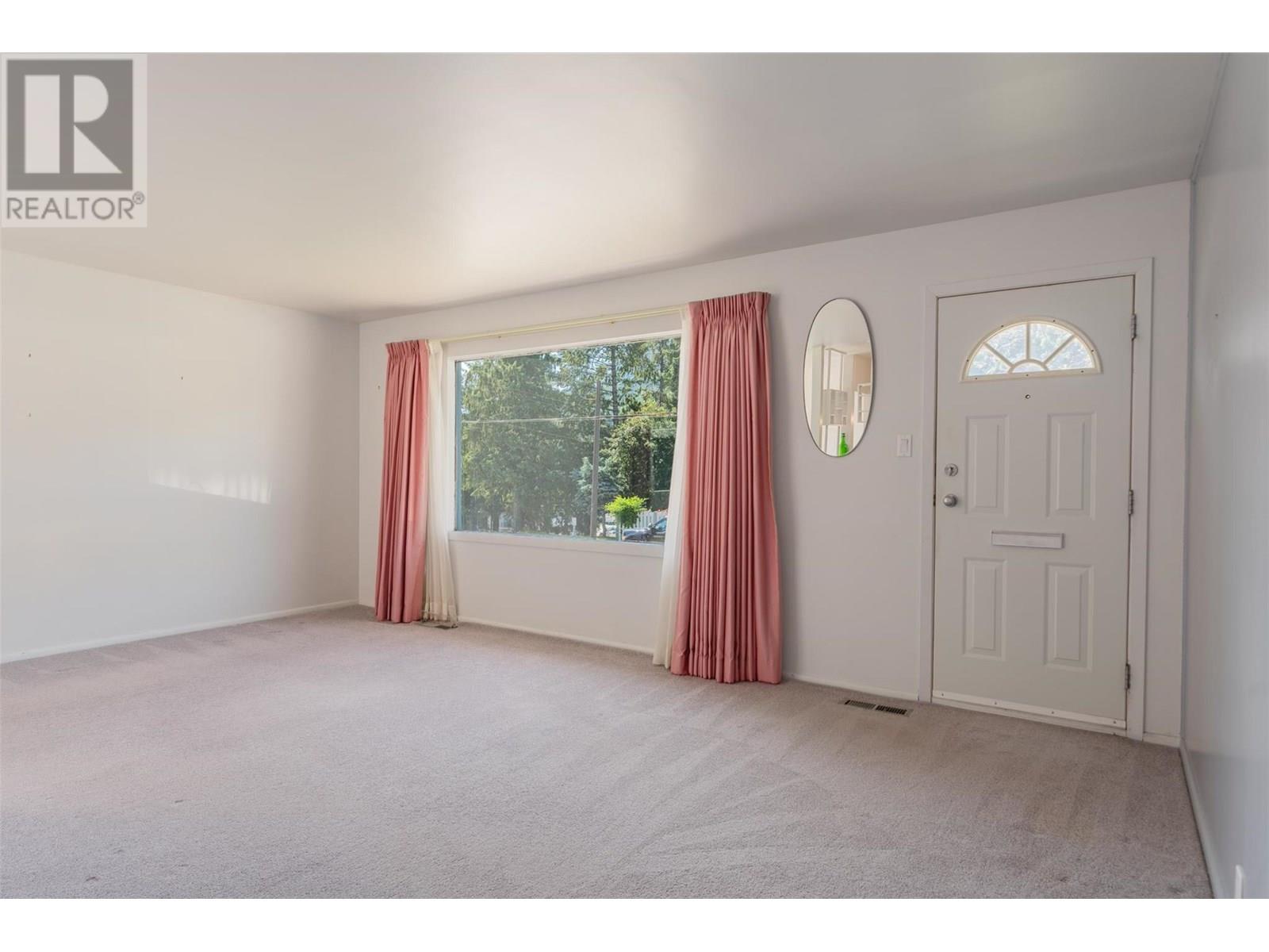 3357 Highway Drive, Trail, British Columbia  V1R 2T6 - Photo 3 - 10354494