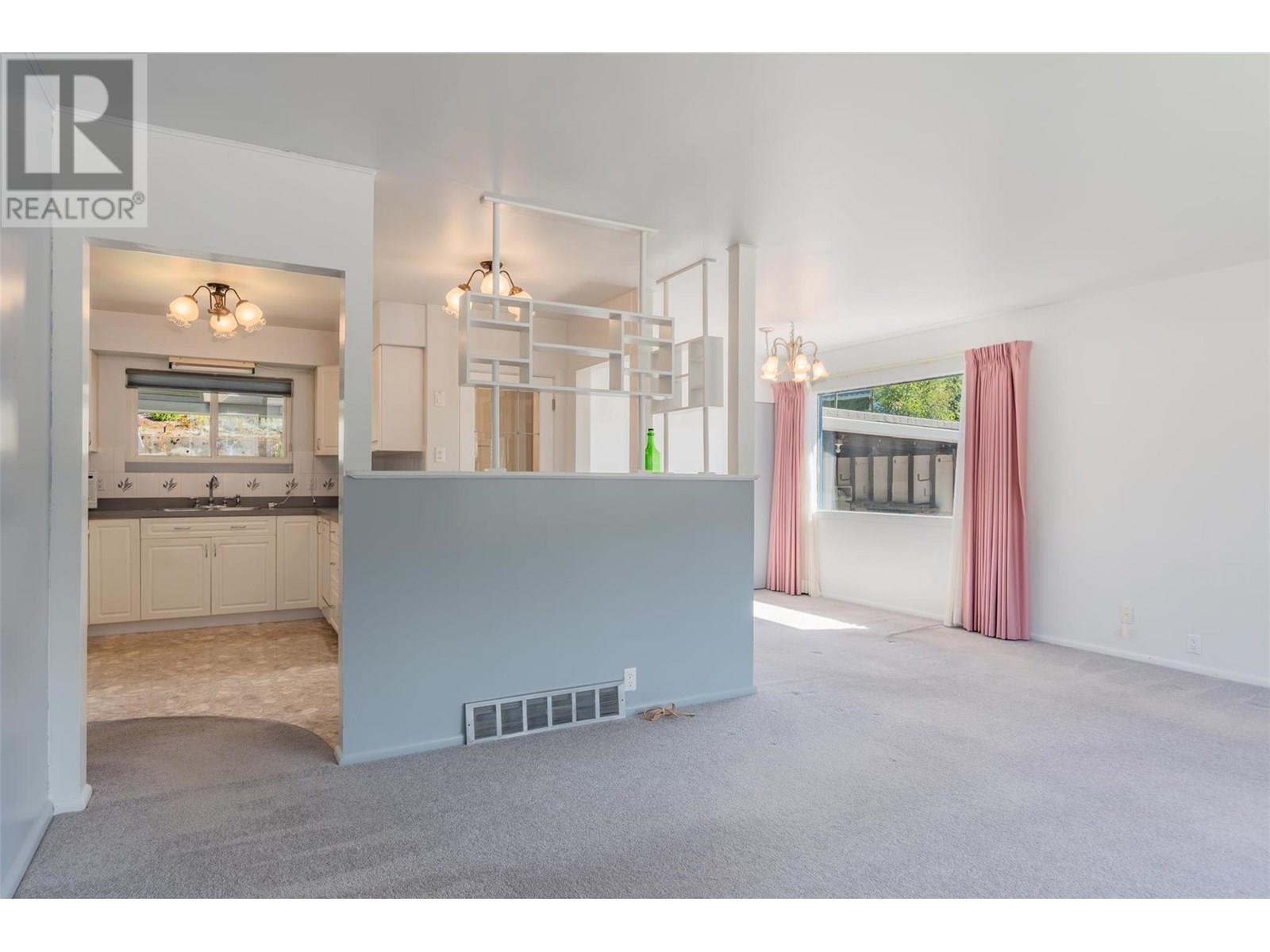 3357 Highway Drive, Trail, British Columbia  V1R 2T6 - Photo 4 - 10354494