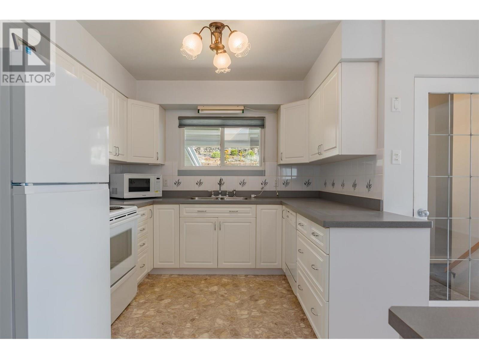 3357 Highway Drive, Trail, British Columbia  V1R 2T6 - Photo 6 - 10354494