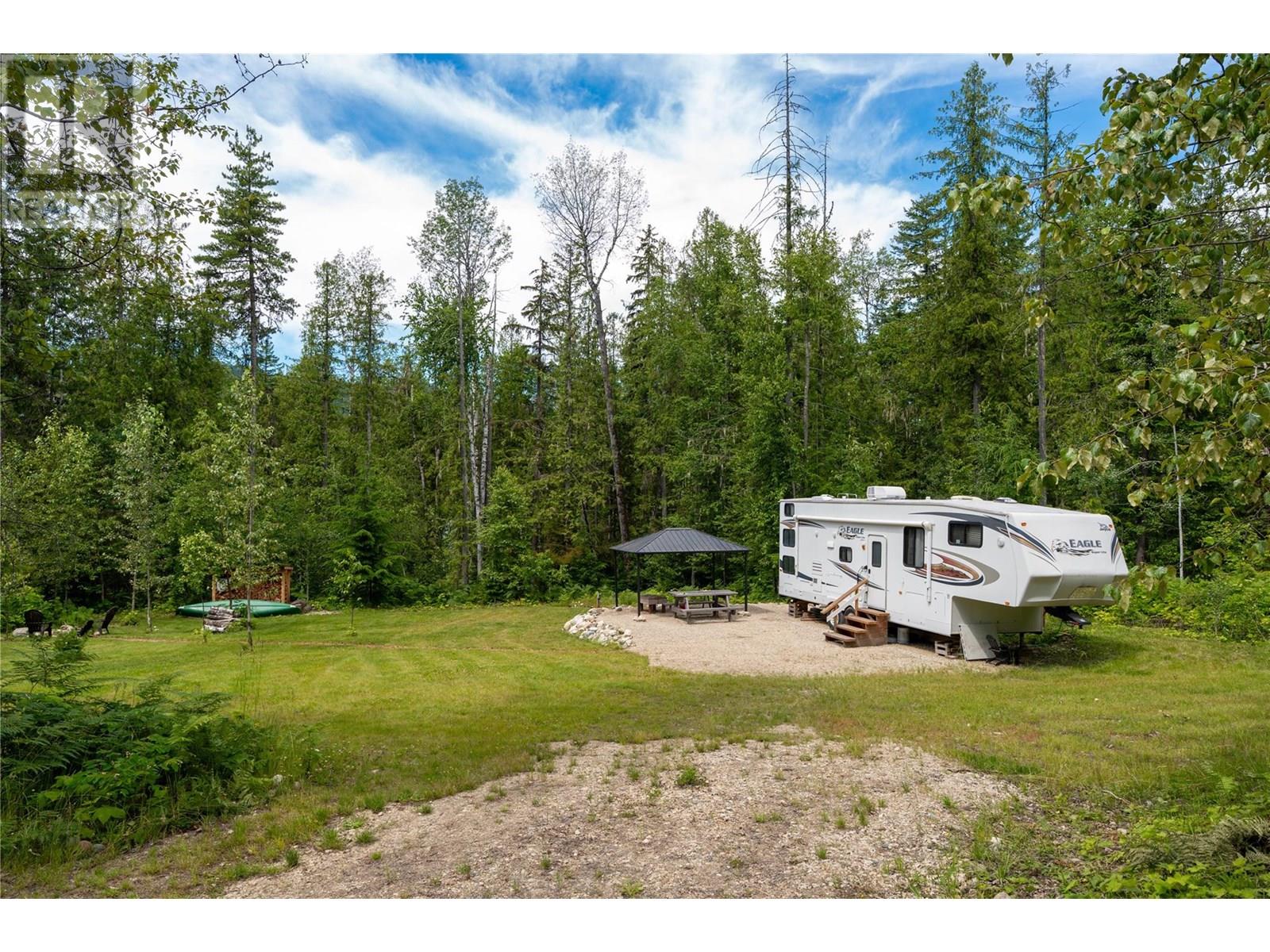 370 Lilac Link Street, Galena Bay, British Columbia  V0G 1R0 - Photo 18 - 10354075