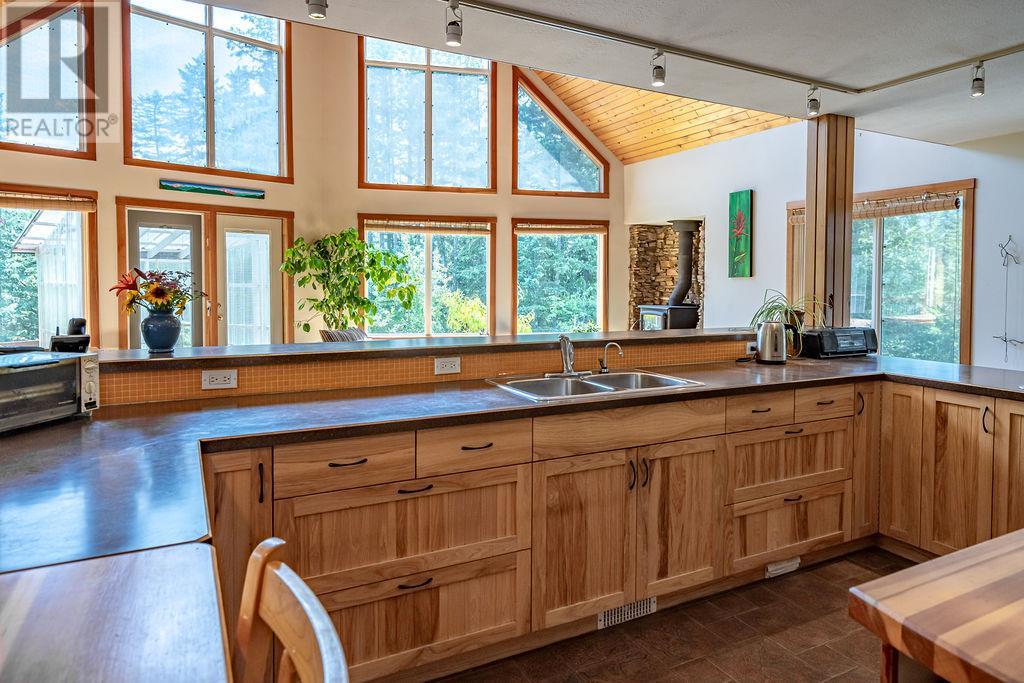 6105 Pine Ridge Road, Kaslo, British Columbia  V0G 1M0 - Photo 19 - 10354572